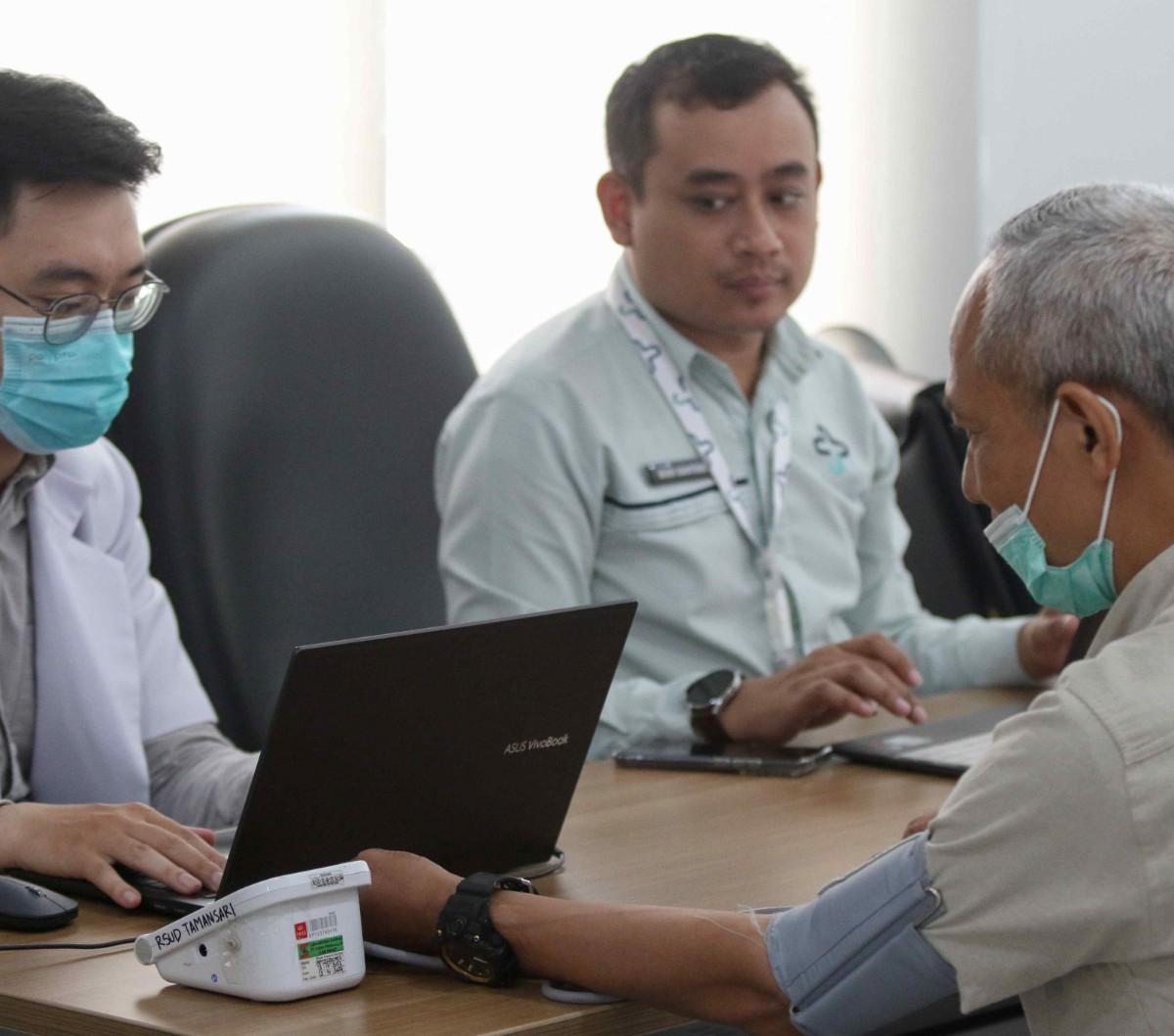 Sebanyak 95 orang yang mendaftar telah dilayani secara gratis di RSUD Tamansari. Foto: Liputan6.com / Herman Zakharia