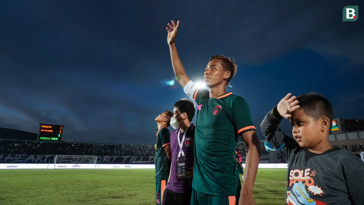 Foto: Pecah! Suporter Persita Panaskan Laga Uji Coba Melawan PSM Makassar di Laga Persahabatan