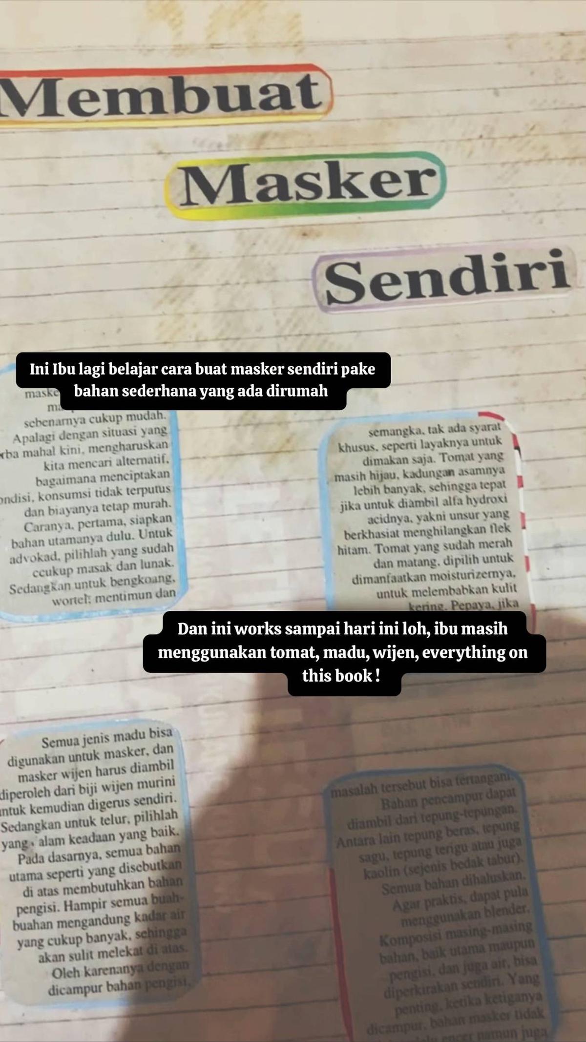 Berisi Potongan Koran yang Ditempel, Momen Wanita Temui Buku Lawas Milik Ibunya di Tahun 1980 Ini Curi Perhatian