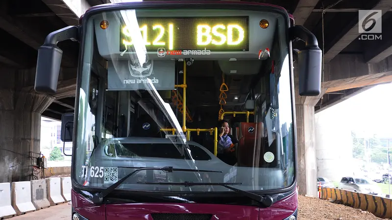 Bus premium Transjakarta atau Royaltrans