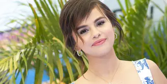 Selena gomez tampil cantik saat menghadiri premier Hotel Transylvania 3 di Los Angeles. (VALERIE MACON / AFP)