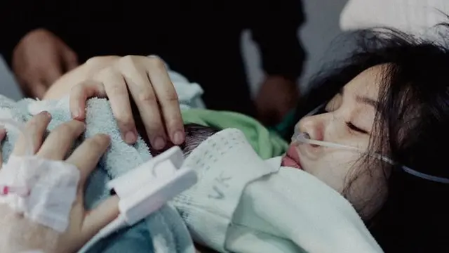 Adinda Azani melahirkan (Instagram/dindazani)