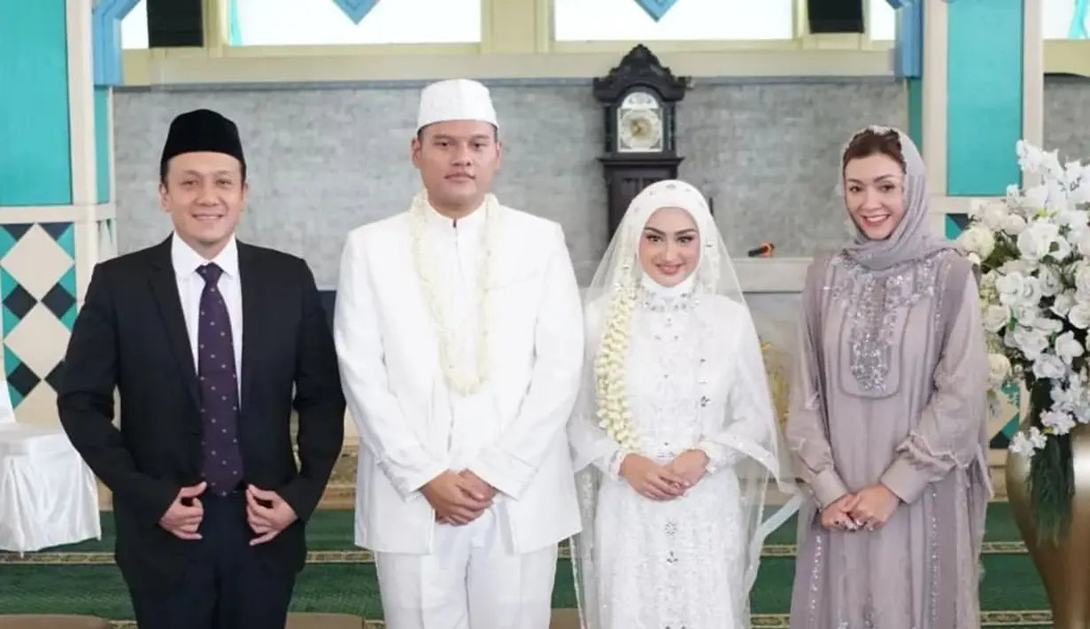 Kabar bahagia Memes dan Adya diketahui dari unggahan Diaz Hendropriyono. Sedangkan Memes membagikan foto dengan busana pengantin dan hanya menyematkan tanggal 30-04-2023 sebagai captionnya. Keesokan harinya, Memes membagikan momen acara pernikahannya. [Instagram/diaz.hendropriyono]