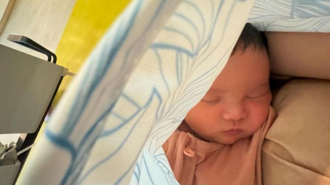 Baby Zeya Sedang Imunisasi