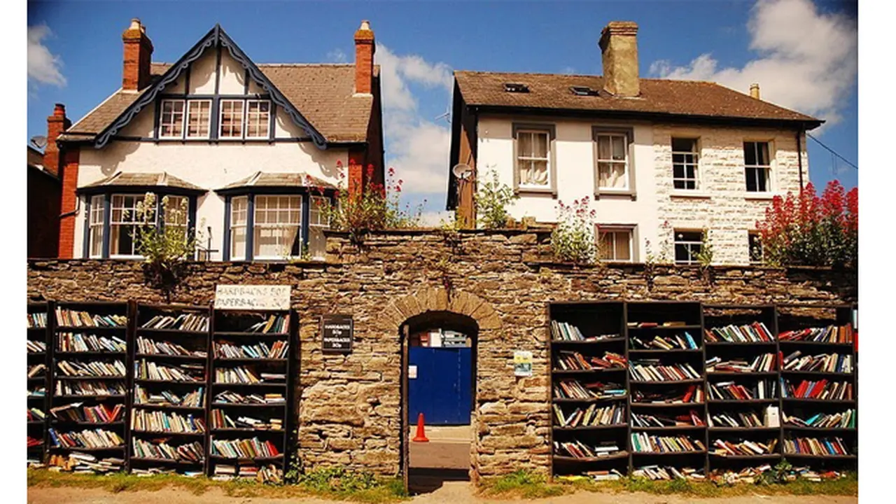 Berkunjung ke Hay-on-Wye, Kotanya Para Pecinta Buku