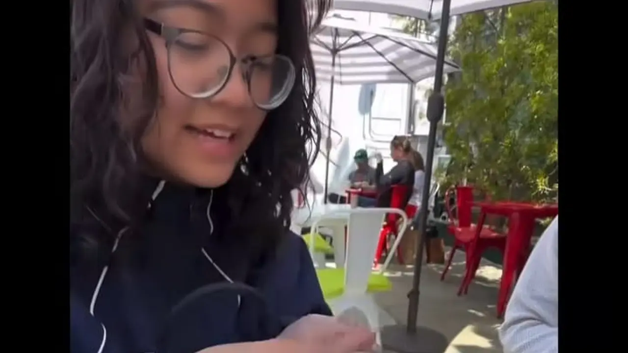 Potret kondisi handphone Cinta Kuya (Sumber: Instagram/@kuyentertainment)