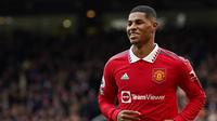 Pemain Manchester United (MU), Marcus Rashford, berlari merayakan golnya ke gawang Leicester City dalam lanjutan Liga Inggris 2022/2023 di Old Trafford, Minggu (19/2/2023) malam WIB.&nbsp;(AP Photo/Dave Thompson)