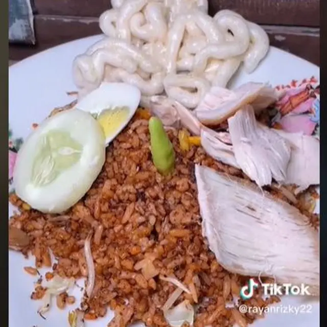 Pria Beli Nasi Goreng Seharga Rp1.000, Seperti Apa Tampilan dan Rasanya?