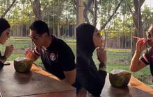 Bak Remaja Lagi Jatuh Cinta, Romantisnya Jenderal Rudy 'Gajah' Minum Kelapa Muda Satu Berdua Bikin Baper