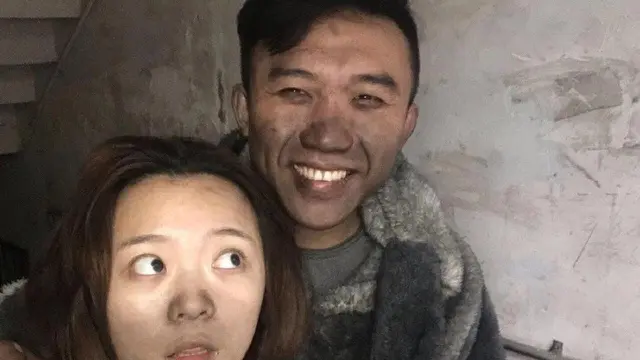 [Bintang] Pasangan Muda Zaman Now, Rumah Kebakaran Malah Asyik Selfie