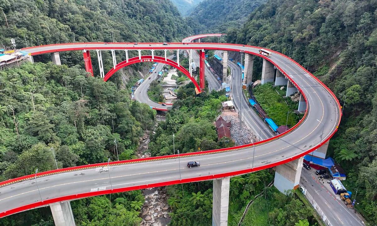 FOTO: Jalur Mudik Pascabencana di Sumatera Barat Kini Siap Dilalui