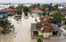 Banjir Karawang Rendam Ratusan Rumah, Warga Mengungsi Akibat Luapan Sungai dan Rob