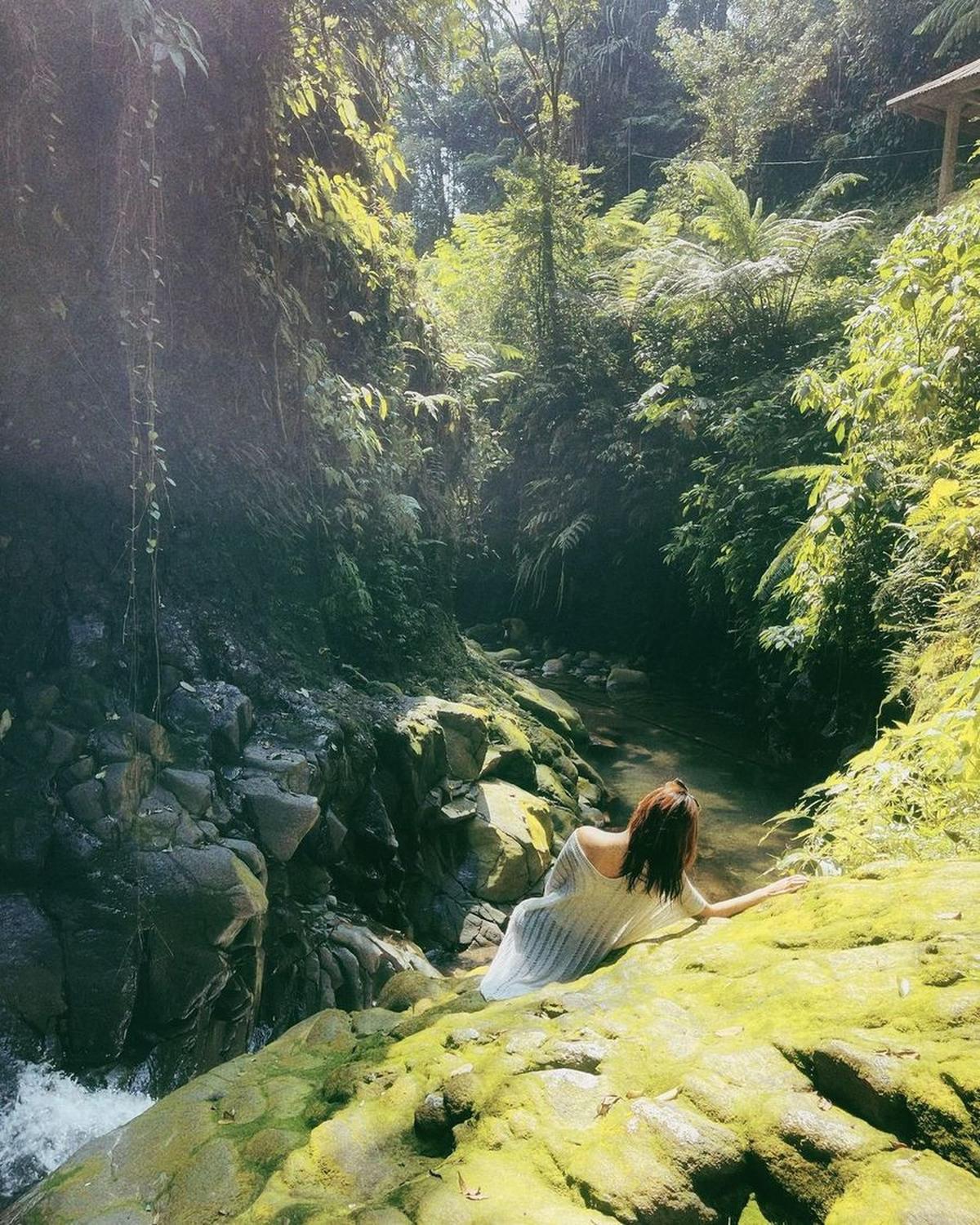 Penampilan Santai Glenca Chysara Ketika di Curug