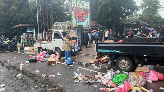 warga tangsel demo DPRD