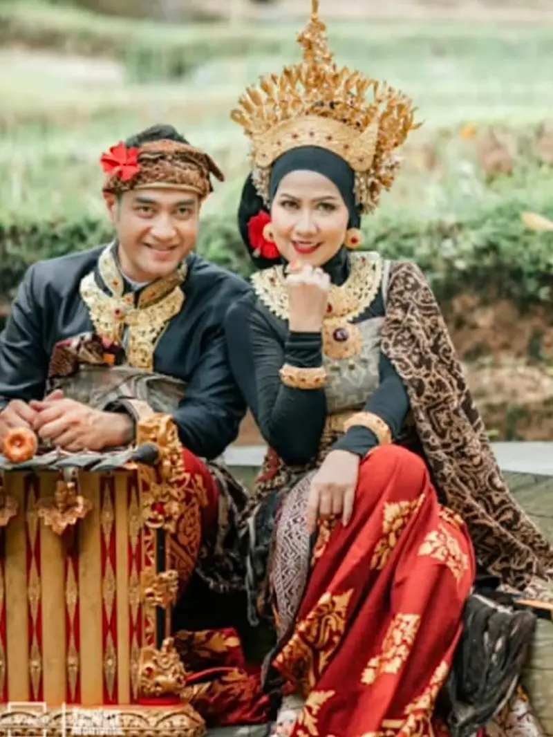 9 Gaya Venna Melinda dan Ferry Irawan di Pemotretan Prewedding, Serasi Pakai Baju Adat Bali