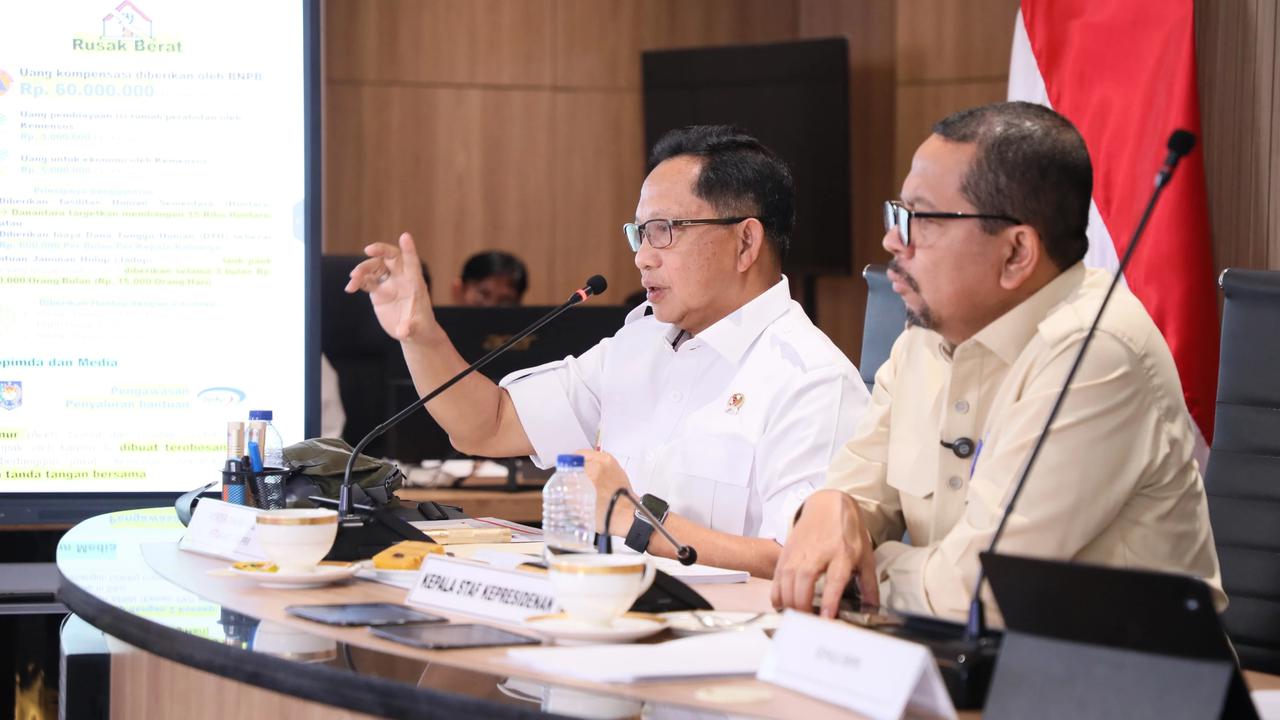 Kasatgas Tito Karnavian dalam konferensi pers percepatan rehabilitasi dan rekonstruksi pascabencana Sumatera
