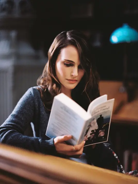 Video ini diambil di Salle Labrouste, ruang baca utama Perpustakaan Nasional Prances di Paris. [Foto: Instagram/dior]
