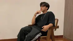 Gangga Kusuma merupakan salah satu talent dalam manajemen artis A Team yang dinaungi oleh Awkarin. Sosoknya pun makin dikenal publik setelah merilis lagu bertajuk Blue Jeans. (Liputan6.com/IG/ganggaksm)