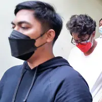 Penyanyi Ardhito Pramono ditangkap penyidik Polres Jakbar terkait kasus dugaan narkoba jenis ganja. (Liputan6.com/Ady Anugrahadi)