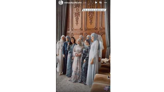 Hadiri Acara Fashion Bareng, Ini 6 Potret Kebersamaan Nikita Willy dan Dinda Hauw
