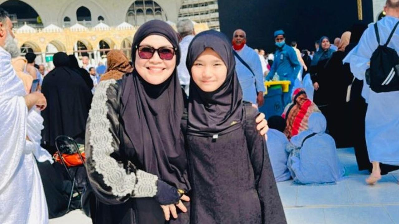 Penampilannya Bikin Adem, Potret Bilqis Anak Ayu Ting Ting Tampil Pangling saat Umrah, Cantik Berhijab Ramai Dipuji