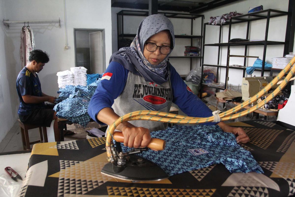 Pesanan Seragam Sekolah di Depok Menurun Jelang Tahun Ajaran