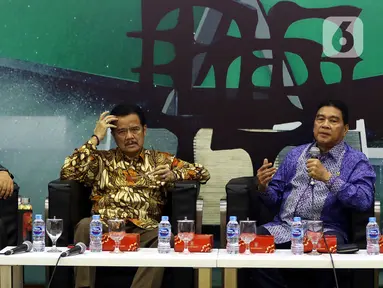 Komisioner Bawaslu RI Rahmat Bagja, Anggota MPR dari Kelompok DPD Teras Narang, Anggota Fraksi Demokrat MPR RI Achmad Msi dalam Diskusi Empat Pilar MPR di Kompleks Parlemen Senayan, Jakarta, Rabu (4/12/2019). Diskusi mengangkat tema Menuju Pilkada Serentak 2020. (Liputan6.com/Johan Tallo)