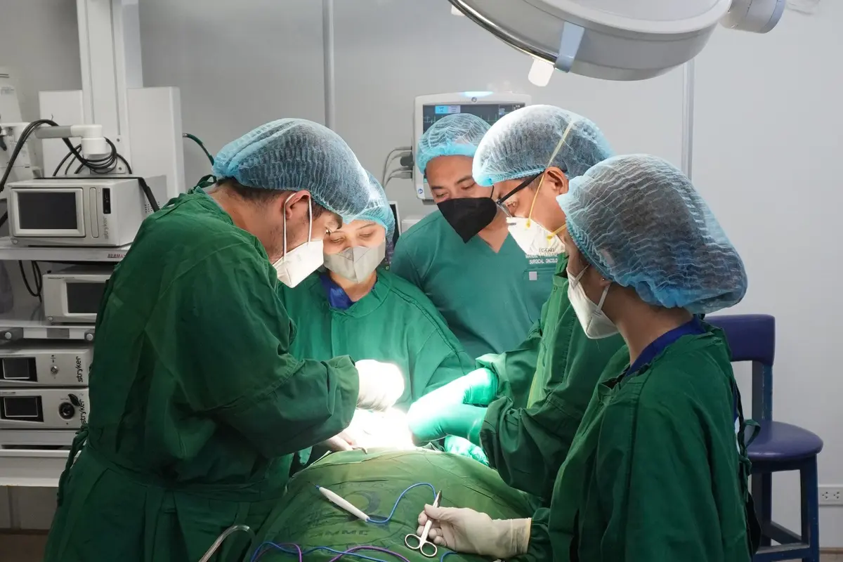 Dokter Operasi Pasien