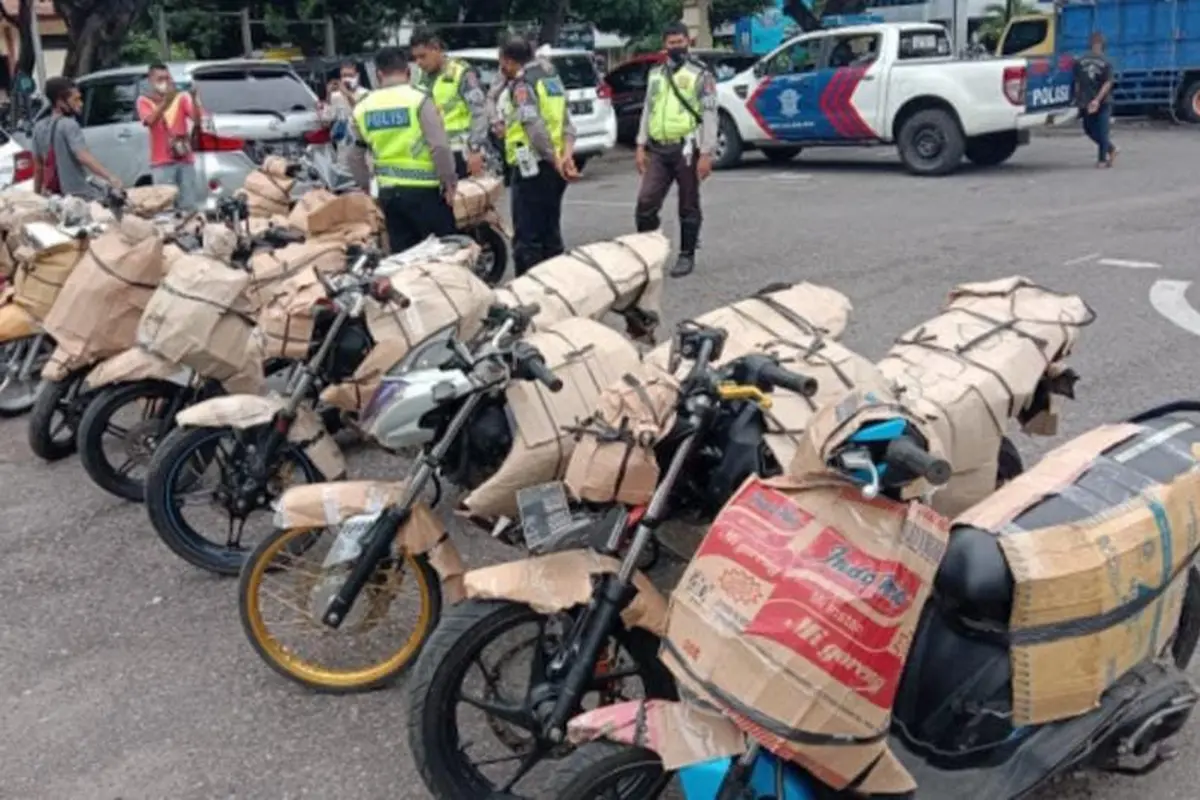 Puluhan motor bodong diamankan polres sikka. (Liputan6.com/ Dionisius Wilibardus)
