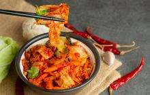 Berapa Kalori dan Nutrisi dari Seporsi Kimchi? Kalori yang Perlu Diwaspadai dalam Setiap Suapan
