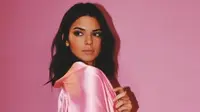 Kendall Jenner Tepergok Makan Malam Bareng Pria Misterius