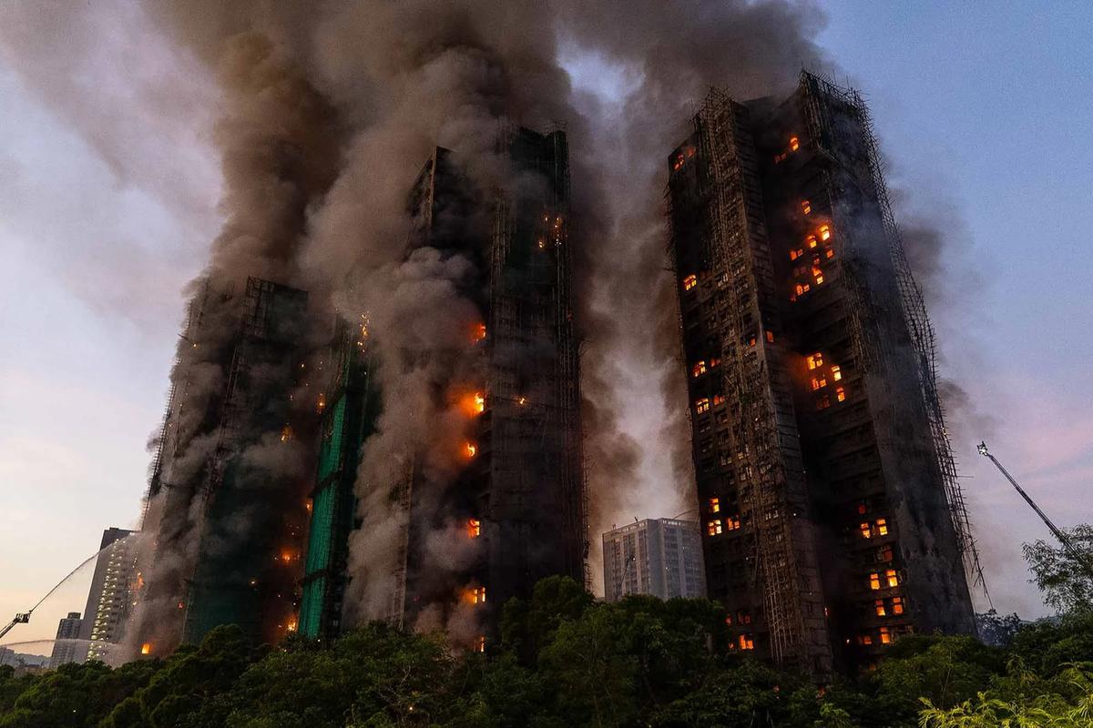FOTO: Mengerikan! Kebakaran Hebat di Hong Kong Tewaskan 13 Warga dan Lukai Belasan Lainnya
