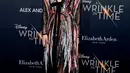 Aktris Rowan Blanchard menghadiri premier film "A Wrinkle In Time" di Los Angeles, Senin (26/2). Rowan Blanchard berjalan di karpet merah dengan gaun yang berkilauan dan riasan eyeshadow ungu yang menarik perhatian. (Christopher Polk/GETTY IMAGES/AFP)