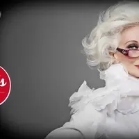 Carmen Dell'Orefice, seorang model dan aktris asal Amerika yang lahir pada 3 Juni 1931.