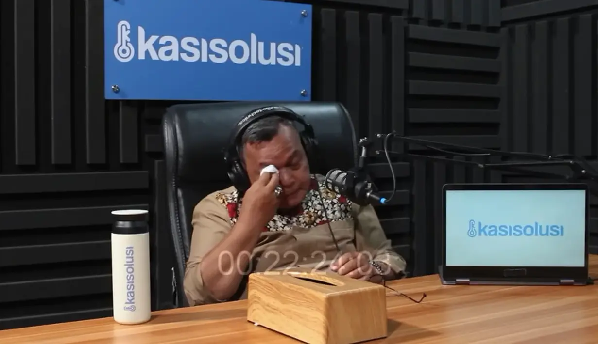 Pria berusia 60 tahun itu mengaku, saat memutuskan menikah lagi, semua harta dan aset diberikan ke anak dari istri pertama. Sedangkan dengan istri muda, ia mulai dari tidak memiliki apa-apa. [Youtube/kasisolusi]