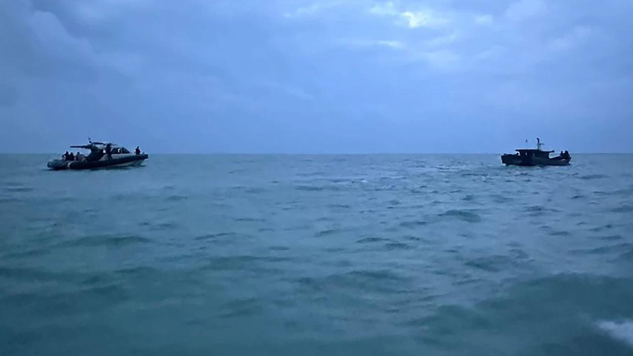 FOTO: TNI AL Gagalkan Penyelundupan Bijih Timah Ilegal di Selat Bangka
