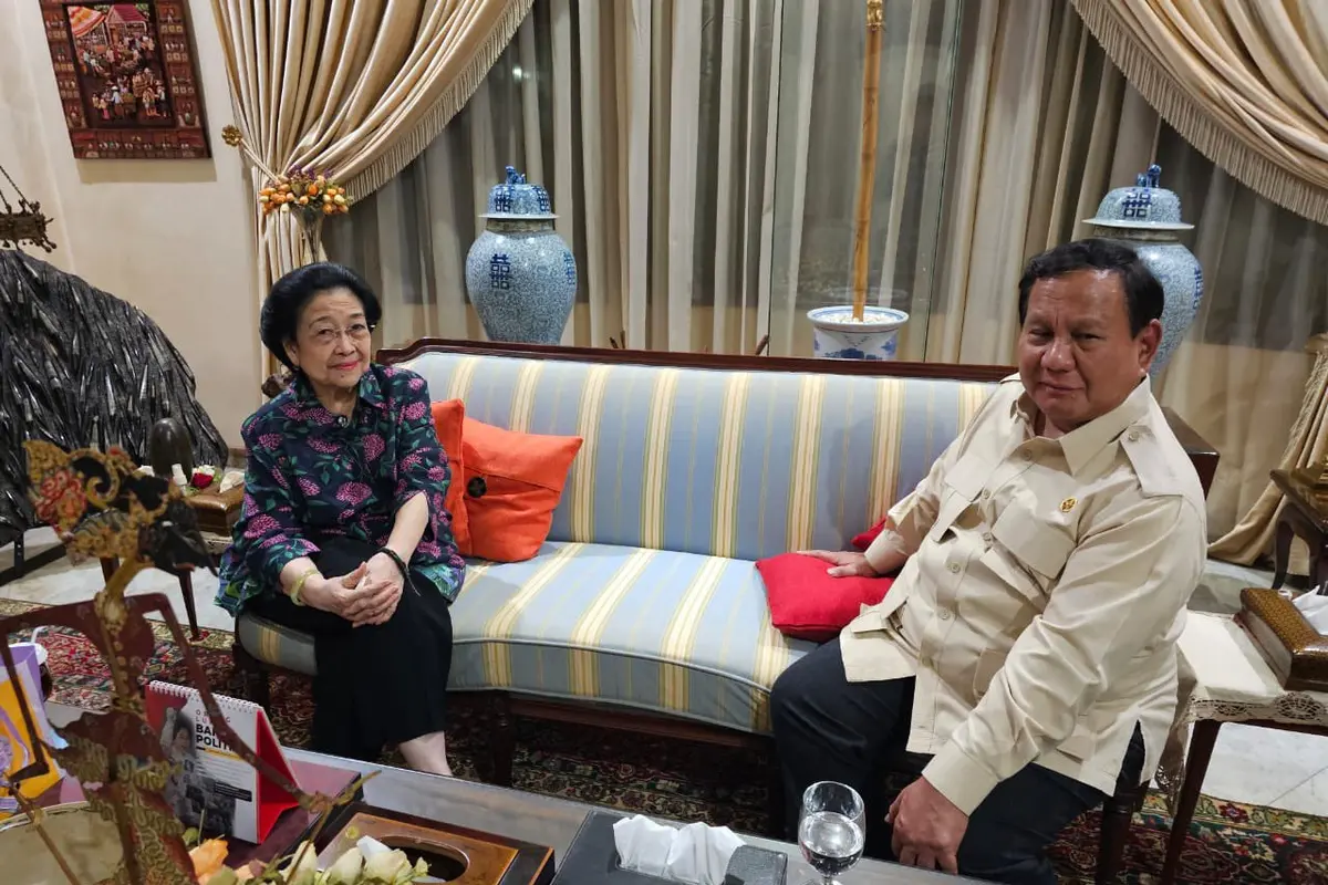 Foto pertemuan Megawati dengan Presiden Prabowo Subianto di Jalan Teuku Umar, Menteng, Jakarta. Prabowo datang dengan didampingisejumlah kader dan menterinya. (Istimewa)