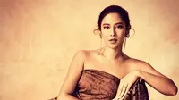 Mimpi Dian Sastro Mendandani Suami dan Anaknya dengan Batik Buatan Sendiri