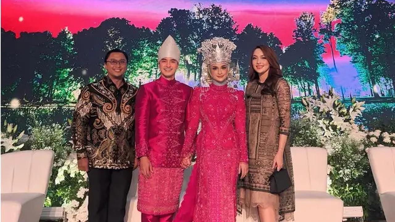 6 Potret Reisa Broto Asmoro Kondangandi Pernikahan Putri Zulhas, Serasi Bareng Suami