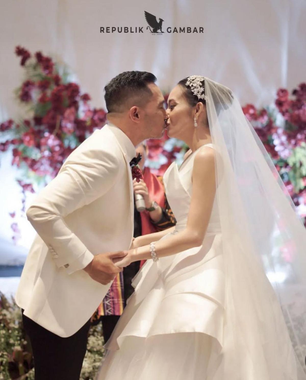 Pernikahan Intim Yama Carlos dan Carina Ivola di Jakarta, Apa yang Membuatnya Spesial?