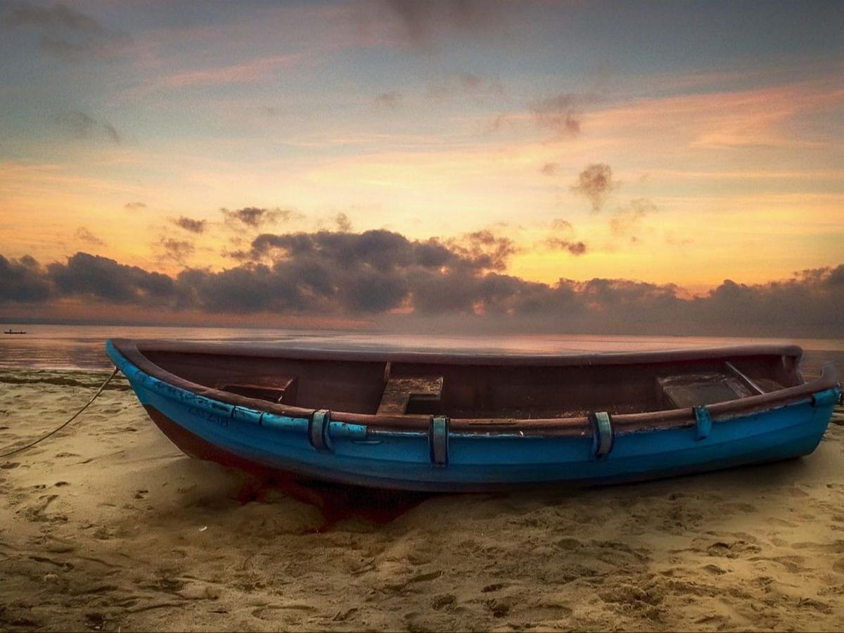Wisata Pantai Tomini