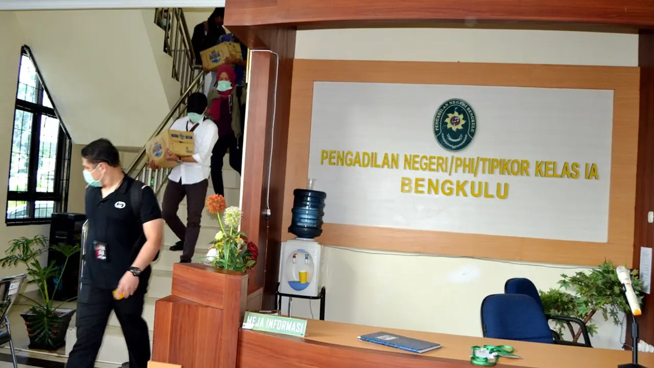 Geledah PN Bengkulu KPK Bawa Kloning CCTV
