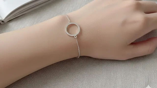 Gelang Geometris (Circle or Heart Shape) (Gemini AI)