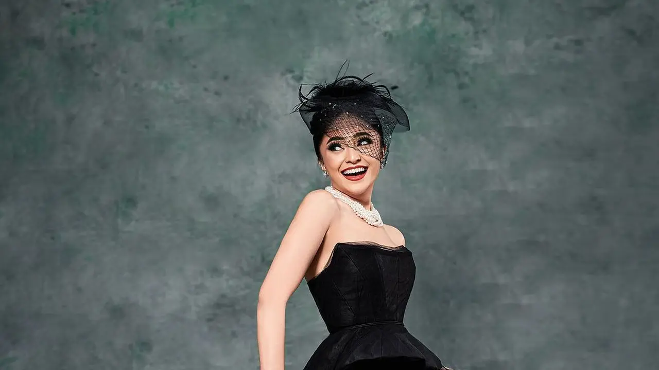 Potret Marshanda Tampil Glamor Bergaya Old Hollywood di Pemotretan Terbaru