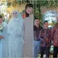 Potret anak-anak dan keluarga Teddy Syach di momen pernikahan. (Sumber: Instagram/osan_sujed / Kapanlagi)