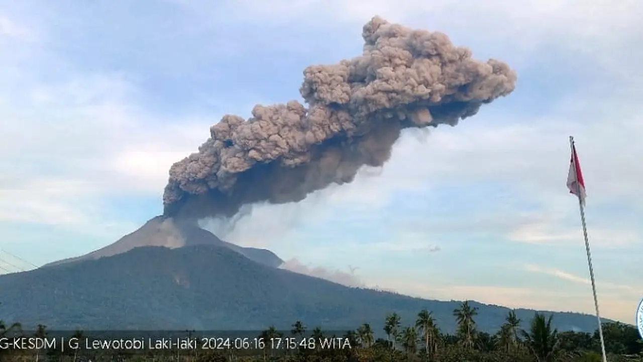 Gunung Lewotobi Laki-laki
