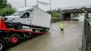 Jalan ditutup karena banjir dan tanah longsor, jalur kereta api ditutup, dan keberangkatan feri dibatalkan karena Badai Hans terus mengganggu perjalanan di Norwegia pada hari Selasa. (Stian Lysberg Solum/NTB Scanpix via AP)