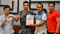 Persela memberi kejutan di akhir tahun 2017 dengan menggaet gelandang serang langganan Timnas Tajikistan, Fatkhullo Fatkhulloev. (Bola.com/Dok. Persela)