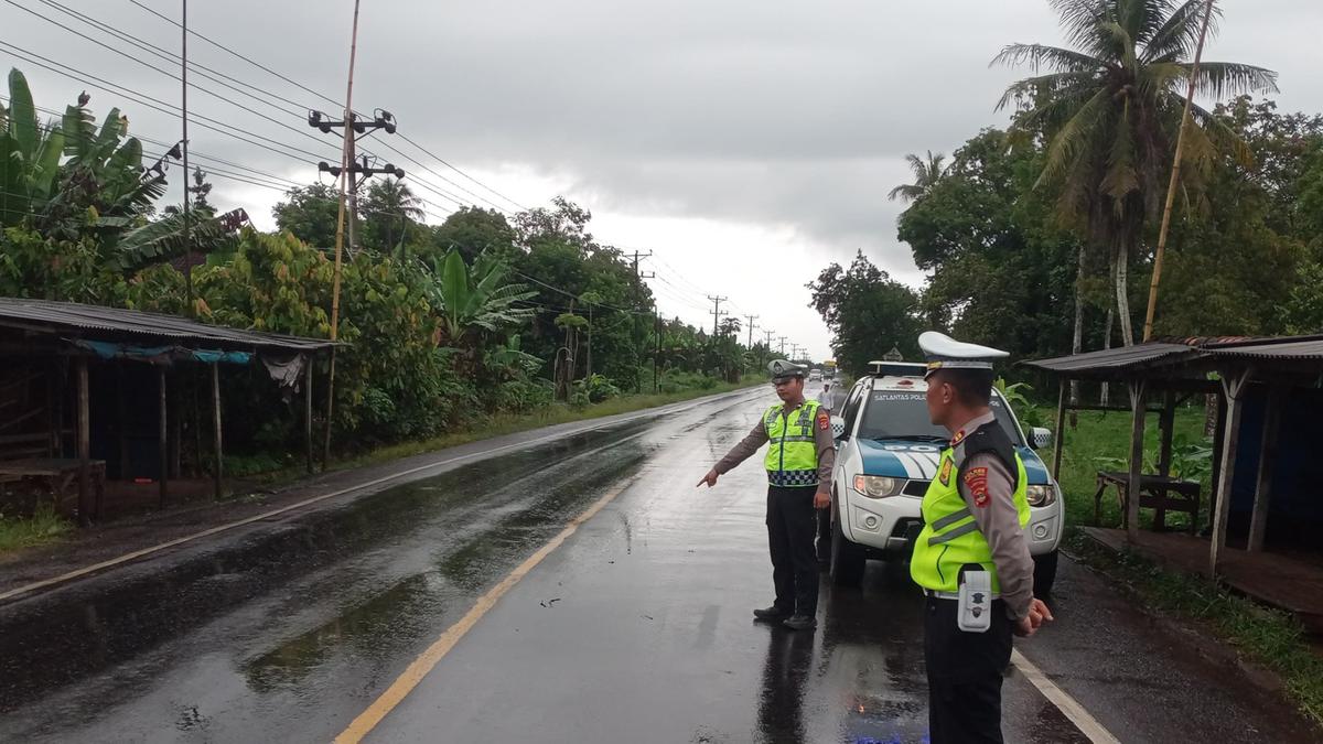 Pria di Lampung Timur Tewas Terlindas Truk Usai Sepeda Motornya Tergelincir di Jalan Basah