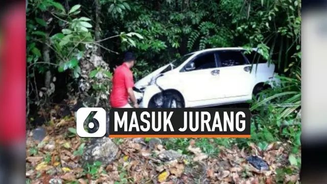 VIDEO: Hilang Kendali, Mobil Terperosok ke Jurang